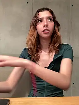 MiaaCute-: διαδικτυακό σόου στην κάμερα