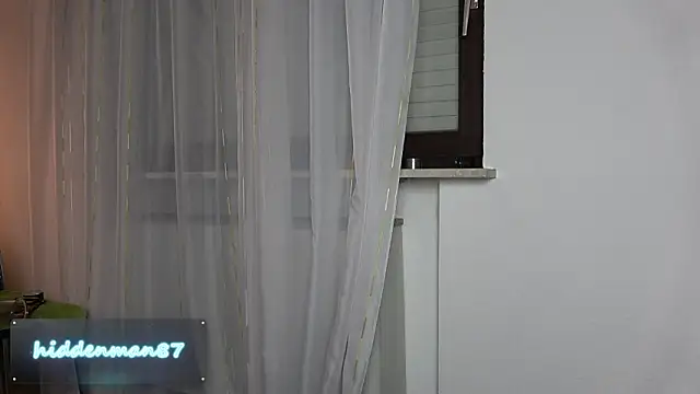 hiddenman87 Show in webcam