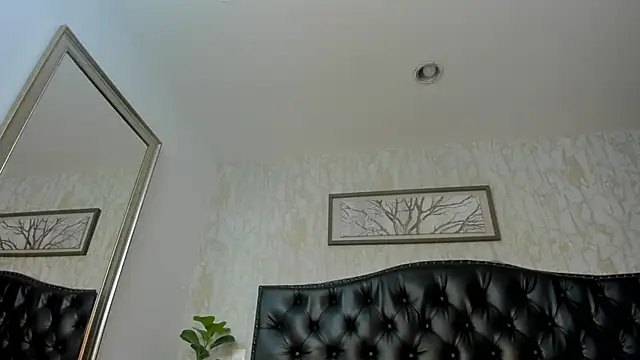 Lander_Cruz Pertunjukan Webcam