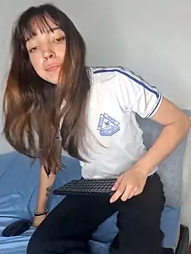 Ashly_pinkxx: онлайн-секс-чат