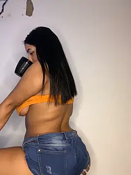 Chat +18 de SaharQamar ao vivo