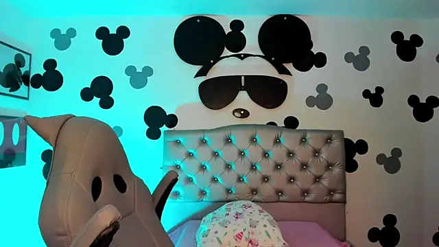 AdharaSkinny_ Adlı Modelin Web Kamerası Şovu