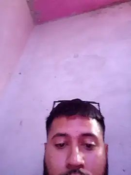 Josejose1984: διαδικτυακό σόου στην κάμερα