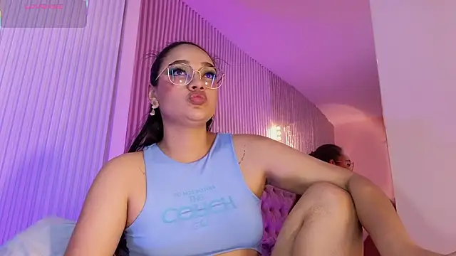 Chat XXX en directo de EMILYY_FOXY