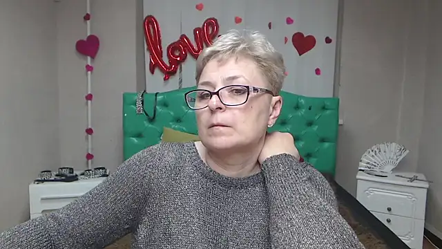 EmiliaGreen Live XXX chat