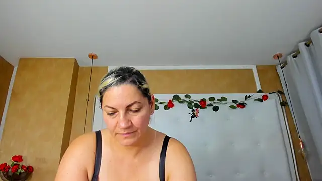 دردشة Heidy_milf الجنسية المباشرة