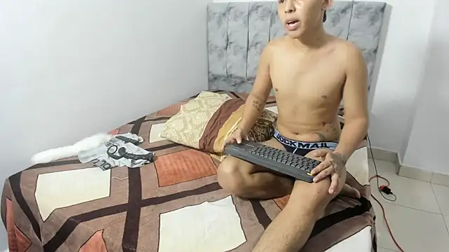 Chatroom XXX en direct de maykyboyx