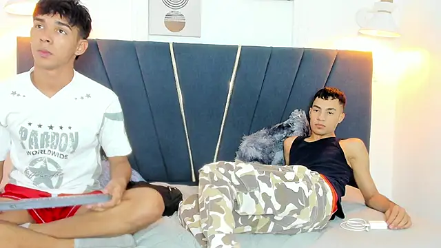 richard_cum18 Pertunjukan Webcam