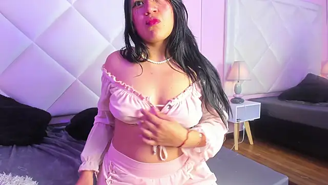 Chat +18 de Ariel_Mitchell ao vivo