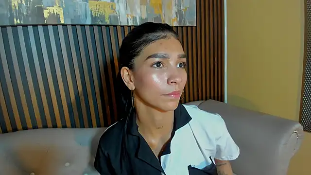 Chat +18 de LauraAristizabal ao vivo