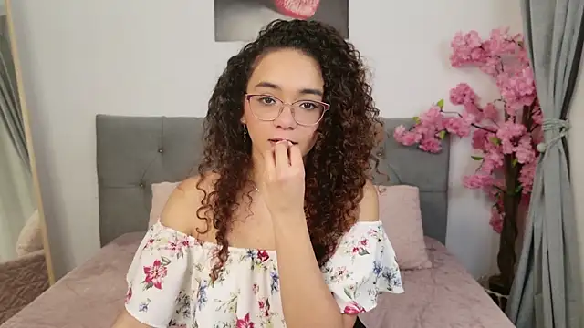 Chat +18 de Taylor_Tina ao vivo