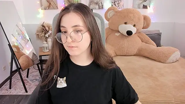 VirtuallVoyantのライブXXXチャット