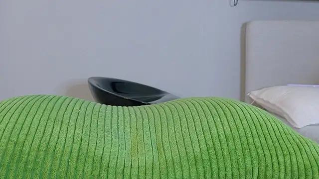 RiriiBrunette__ Chat XXX in diretta