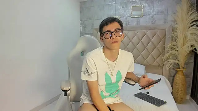 TylerCross_ Live XXX-Chat