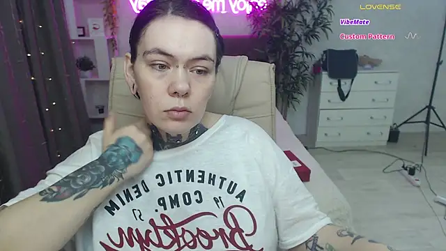 Qwerty_Anna_Lbo's Live XXX Chat