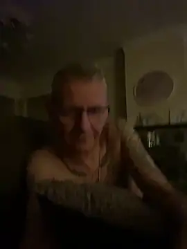 kurtyhotty webkamerás műsora