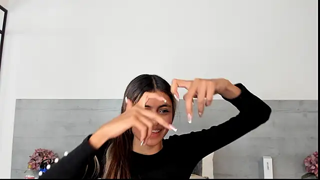 sunnyWhitee live XXX chat