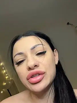 Layana_Ro Live XXX-Chat