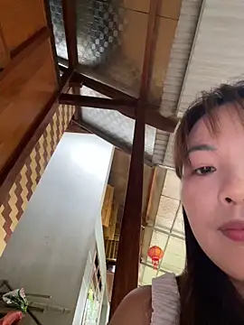 Milik-1022 live XXX chat