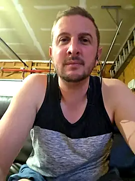 Czat XXX na żywo – MrMechanic38