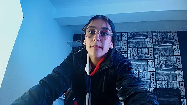 Chatroom XXX en direct de DanielaMonroe