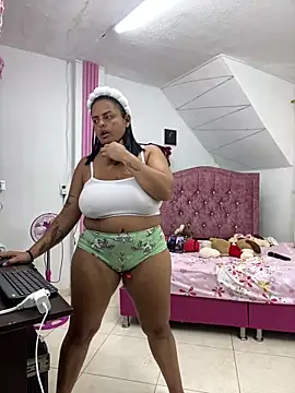 Chat +18 de Rossestoner ao vivo