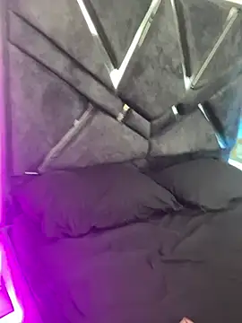 Chat XXX ao vivo de ZahhyFrequency