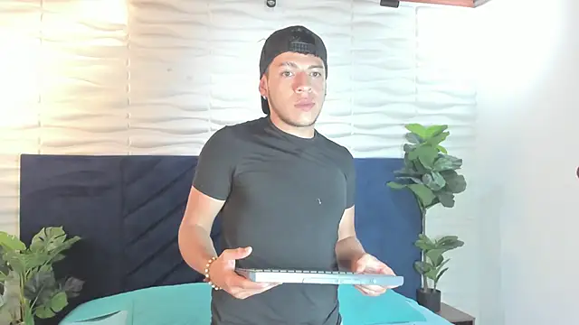 Zackfalcon_'s Live XXX Chat