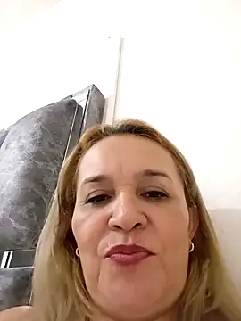 Chat +18 de charlotte_milf30 ao vivo