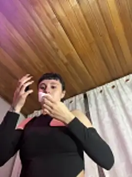 XBODTRIIPX Adlı Modelin Canlı XXX Sohbeti