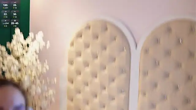 caroline_adams_'s Webcam Show