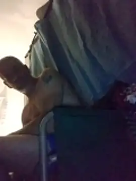 Biknight: διαδικτυακό σόου στην κάμερα