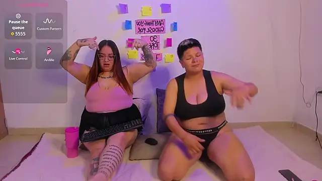 MiaYMolly Chat XXX live