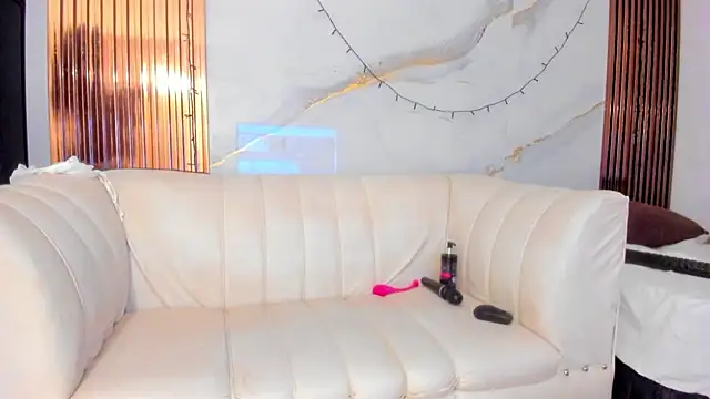 SaraApril_1's Live XXX Chat