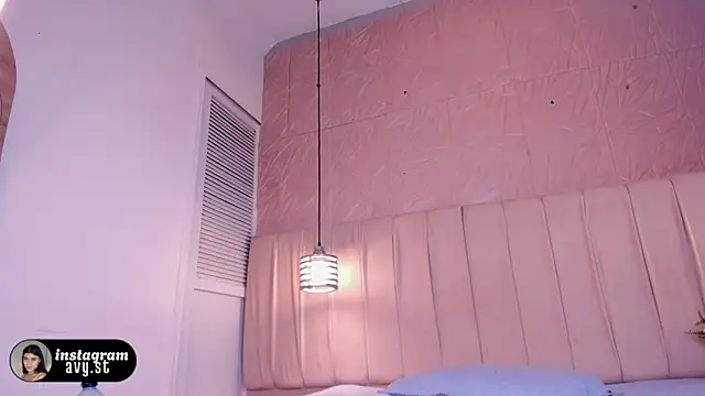 avy_st élő XXX-chatje