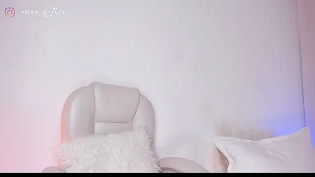 ReynaLuxe Chat XXX live