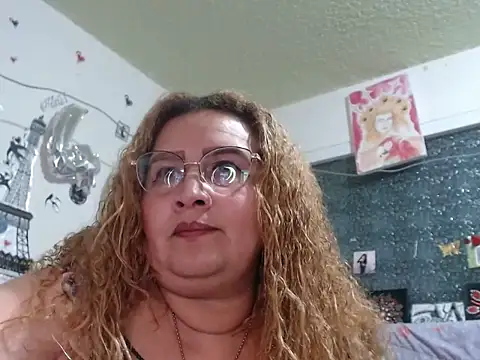 Perla1981--'s Live XXX Chat