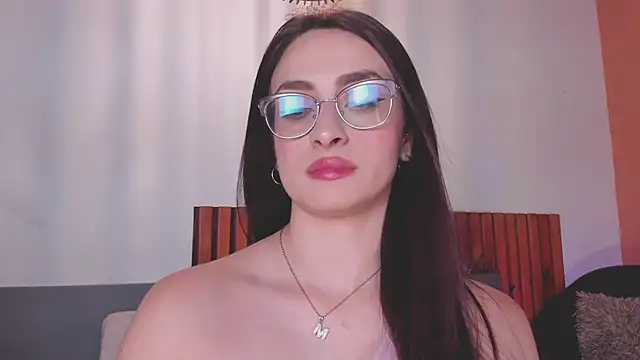 دردشة AndraCyruss الجنسية المباشرة