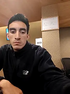 TommyMomentum ওয়েবক্যাম শো