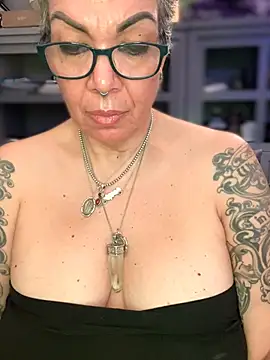 Chat +18 de dieseldame1313 ao vivo