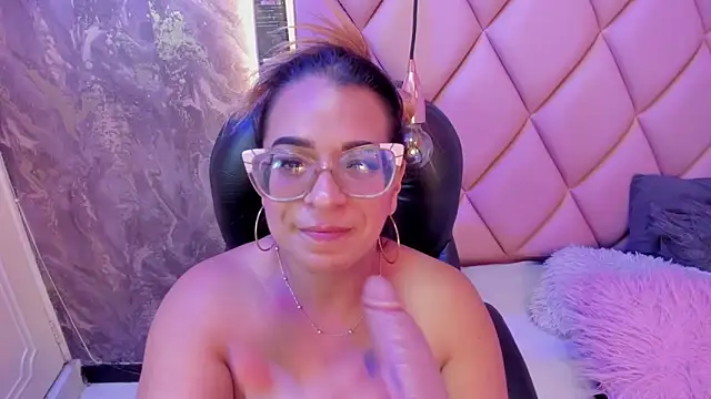 MHONIKBELUCCI 即時 XXX 聊  天