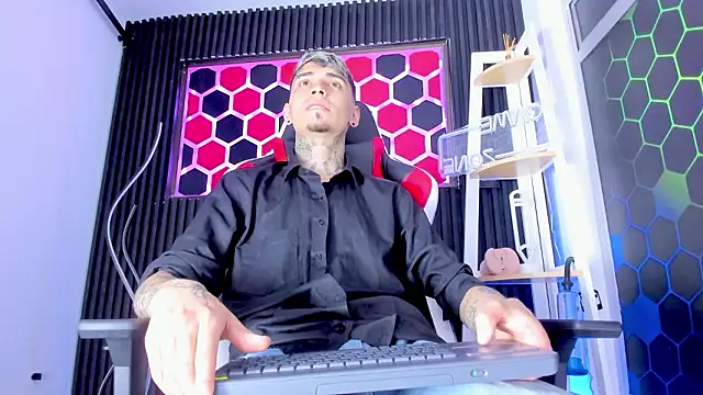 Show modela Max_Hader_ na web-kameri