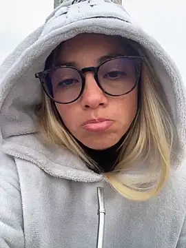 XXX chat uživo modela Sexyandtiny