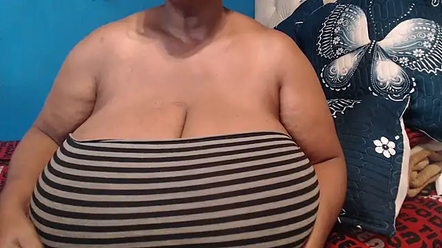 CUTEFIRMMELONSS Live XXX Chat