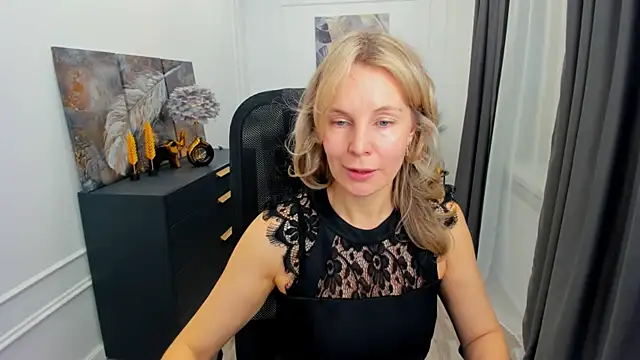 Sinty_Devis Adlı Modelin Canlı XXX Sohbeti