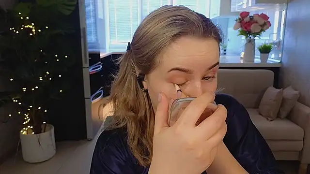 Mira_Mermayd Adlı Modelin Canlı XXX Sohbeti