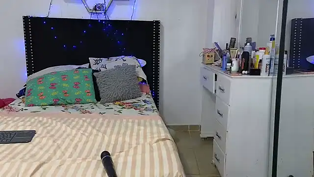 XXX chat uživo modela charlotte_077