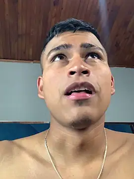 Emiliano_Reyes Adlı Modelin Web Kamerası Şovu