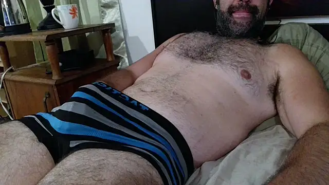 machoathome: διαδικτυακό σόου στην κάμερα