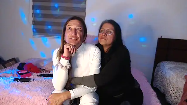 LucifernandaSw: διαδικτυακό σόου στην κάμερα